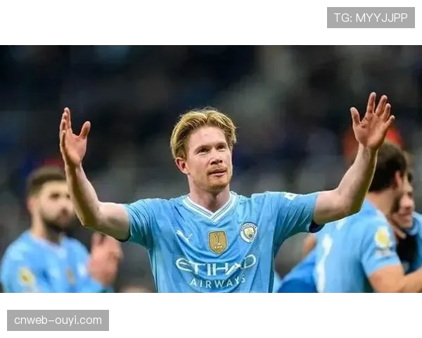 现场报道：伊蒂哈德球场雨战中，德布劳内助攻福登打破僵局