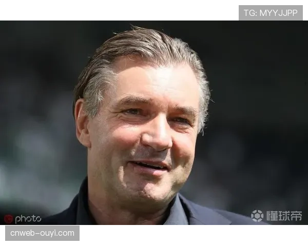 官方：多特蒙德签下18岁荷兰中卫新星范德森，合约五年